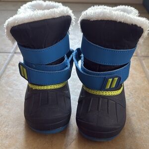 Morendl Toddler Waterproof Insulated Faux Fur Snow Boots Size 6 Pre-owned
